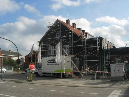 Situatie tijdens de montage van de gevelbekleding